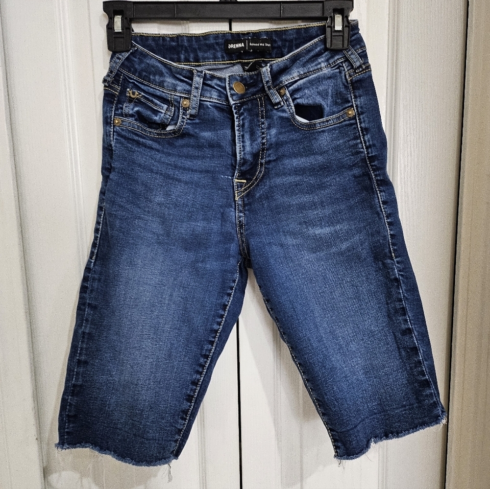 True Religion Brenna Relaxed Mid Rise Denim Shorts Women 25 Blue Raw Hem Distres - Picture 8 of 11